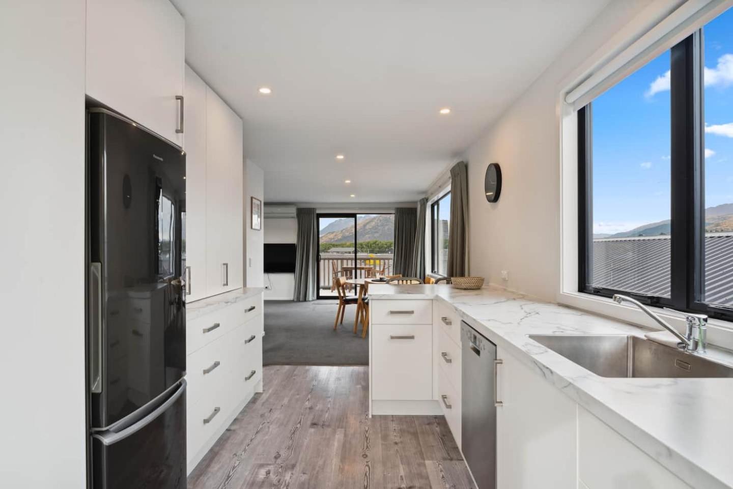 Modern Apartment With Coronet & Remarkables Views クイーンズタウン エクステリア 写真